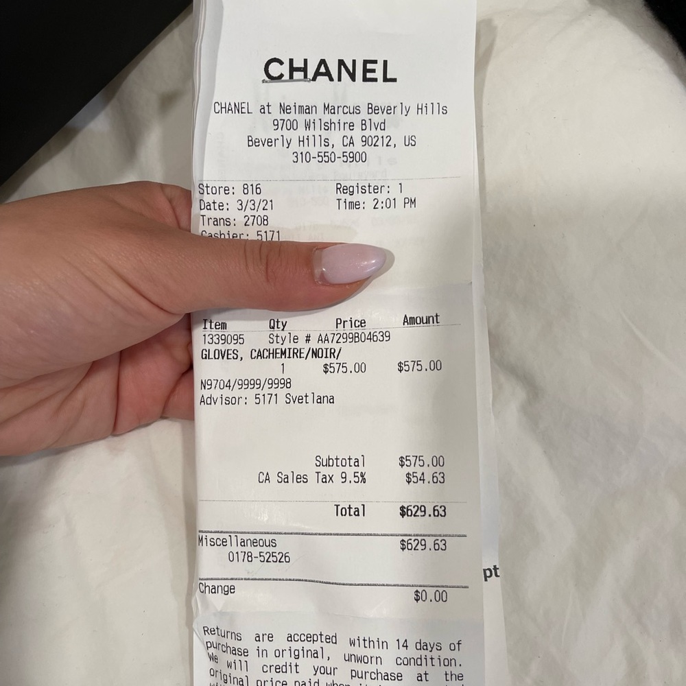 Chanel cashmere gloves 2021 collection - Picture 3 of 3